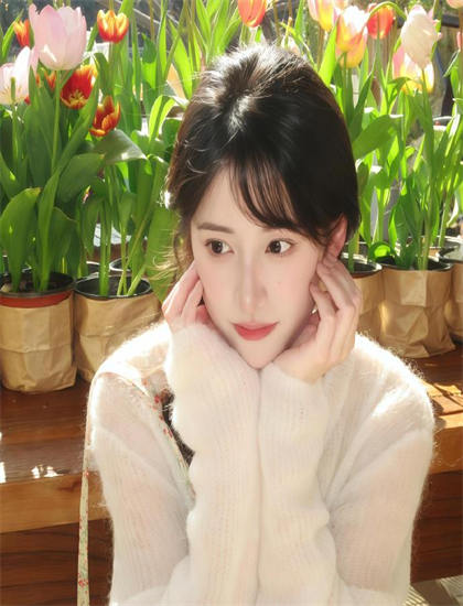 《瑞典女王》叙事手法解析：时间线安排与视角切换技巧探讨，点击破亿