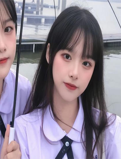 《蒙眼荡妹张开腿自己动》服装道具解析：时代还原与细节设计评价